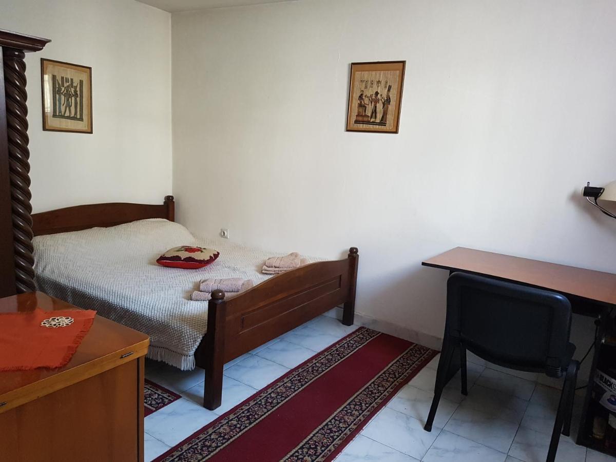 A Modest Place Белград Екстериор снимка